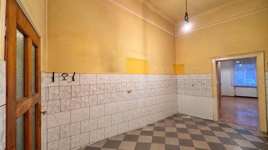 Apartament cu 3 camere semidecomandat în Central