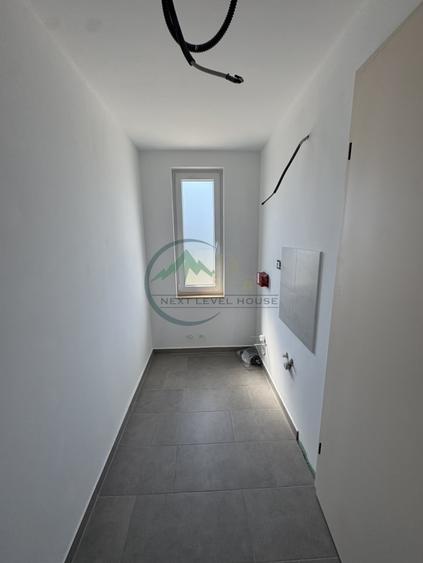 Apartament cu 3 camere semidecomandat, mobilat în Sânpetru