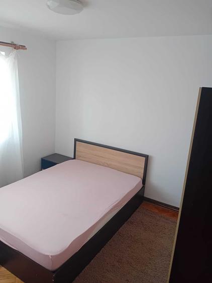 Apartament cu 3 camere decomandat în Craiovița Nouă