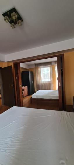 Apartament cu 3 camere semidecomandat în Clucerului