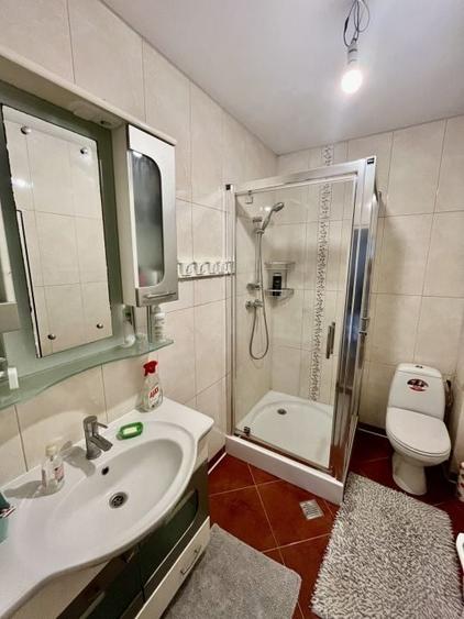 Casă individuală cu 6 camere cu Canalizare în Ronaț
