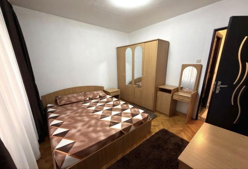 Apartament cu 2 camere decomandat în Rovine