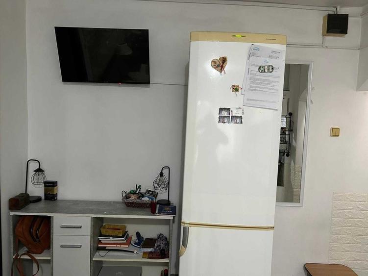 Apartament cu 3 camere semidecomandat în Crâng