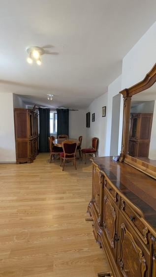 Apartament cu 3 camere semidecomandat în Mihai Bravu