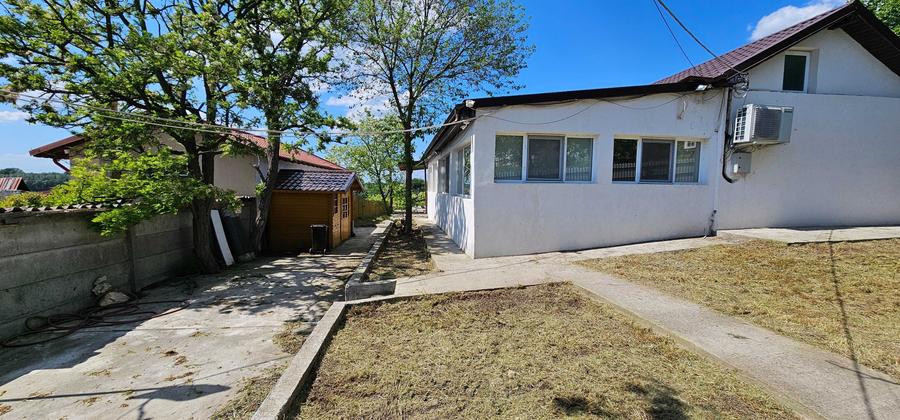 Casă cu 3 camere în Topalu