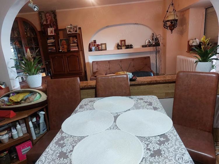 Apartament cu 3 camere decomandat în Central