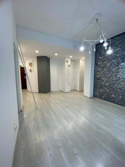 Apartament cu 4 camere nedecomandat în Pache Protopopescu