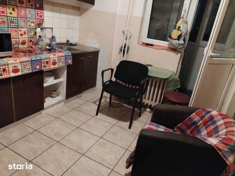 Apartament cu 4 camere decomandat în Apărătorii Patriei