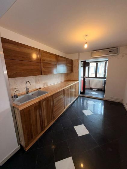 Apartament cu 4 camere decomandat, mobilat în Crângași