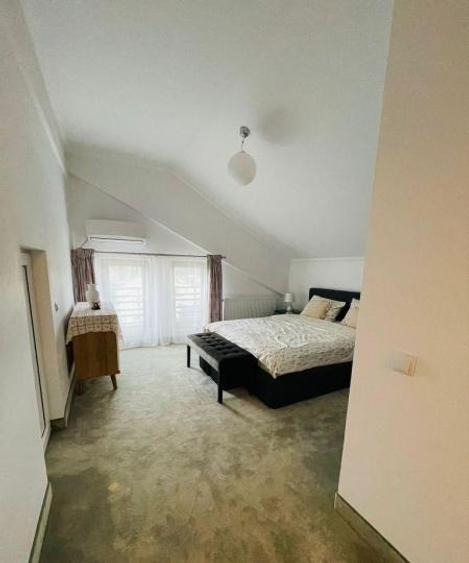 Apartament cu 4 camere semidecomandat în Bucureștii Noi