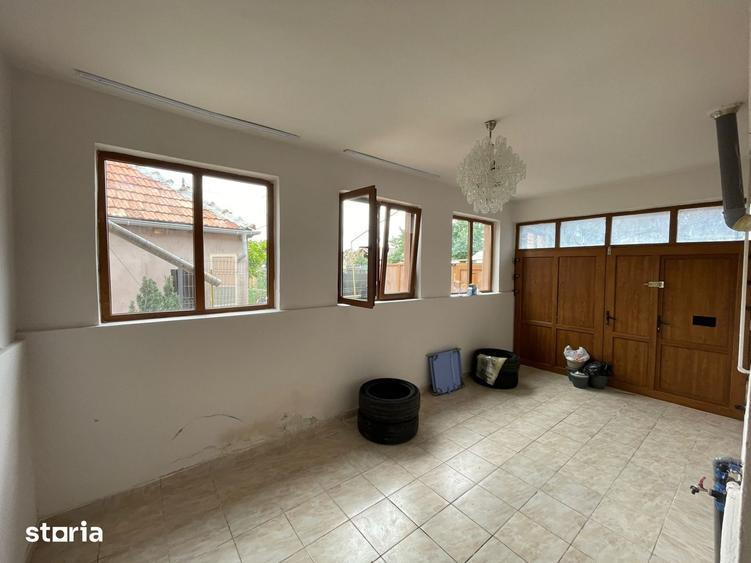 Casă cu 6 camere cu Teren 479 Mp în Ghiroda
