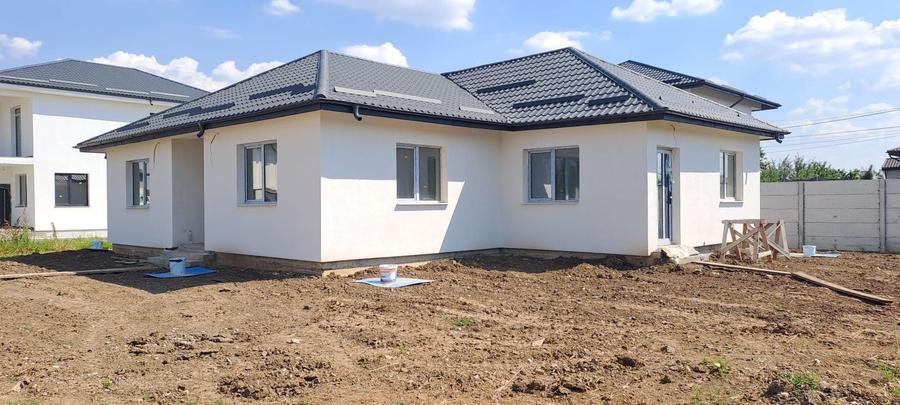 Casă individuală cu 4 camere cu Canalizare în Dragomirești-Deal