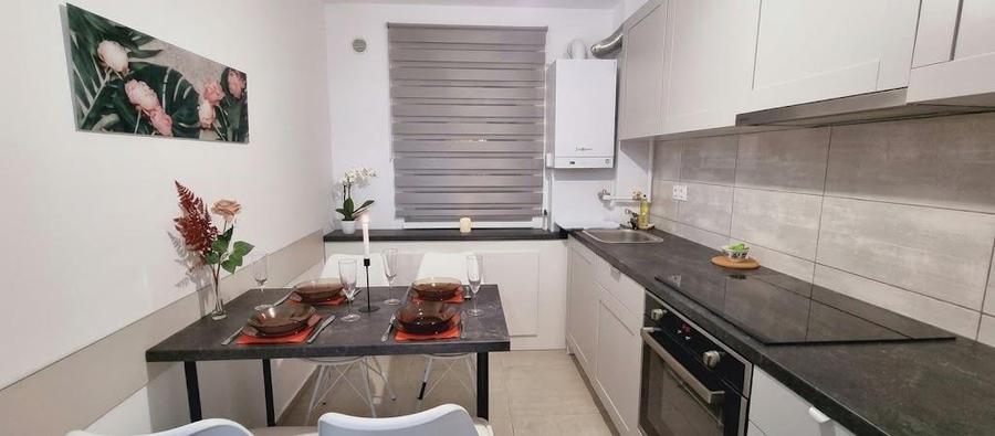 Apartament cu 3 camere decomandat, mobilat în Tractorul