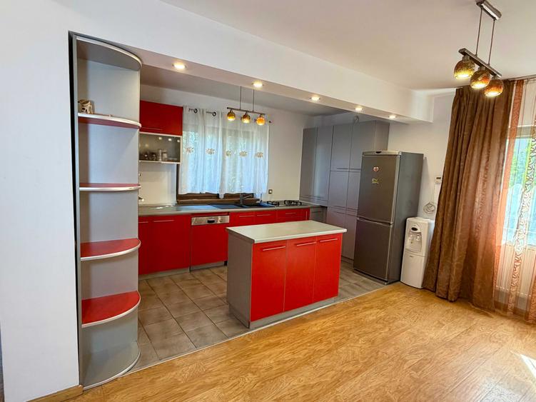 Casă cu 4 camere în Central