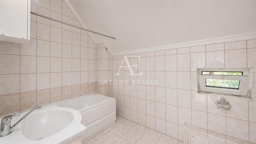 Casă individuală cu 5 camere cu Teren 206 Mp în Ultracentral