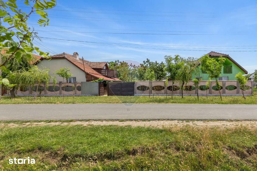 Casă cu 4 camere cu Teren 2422 Mp în Șiria