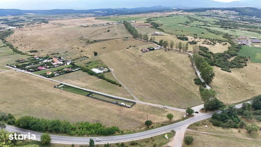 Teren de 11500 mp, în Roșia