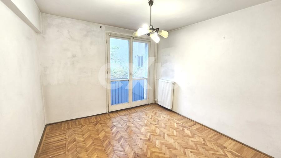 Apartament cu 3 camere semidecomandat în Titan