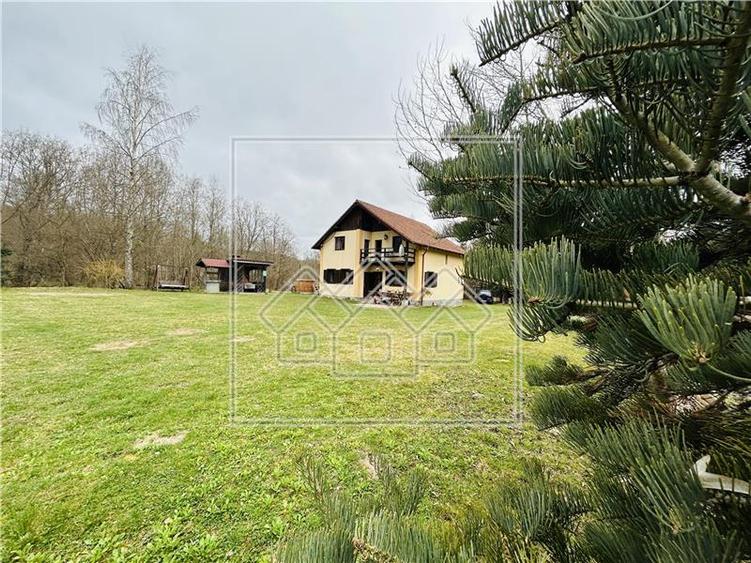 Casă individuală cu 5 camere cu Teren 3400 Mp în Porumbacu de Sus