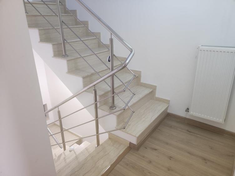 Casă cu 4 camere cu Teren 60 Mp în Prelungirea Ghencea