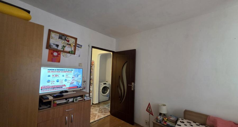 Apartament cu 3 camere decomandat, mobilat în Fabric