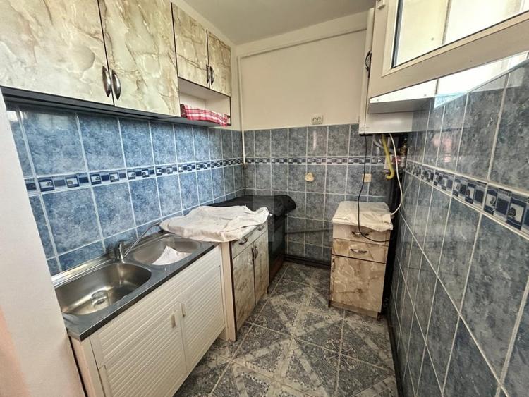 Apartament cu 2 camere semidecomandat, mobilat în Decebal