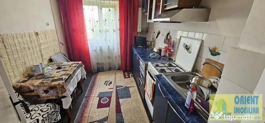 Apartament cu 2 camere decomandat în Poarta 6