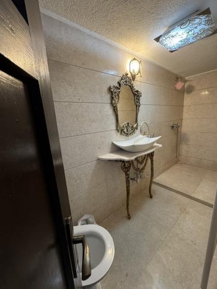 Duplex cu 4 camere cu Canalizare în Democrației