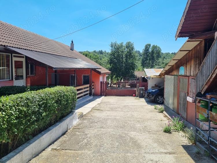 Casă cu 4 camere în Cernat