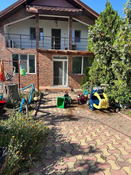 Casă cu 6 camere cu Teren 750 Mp în Agigea