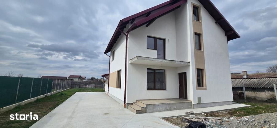 Casă cu 4 camere cu Teren 600 Mp în Bradu