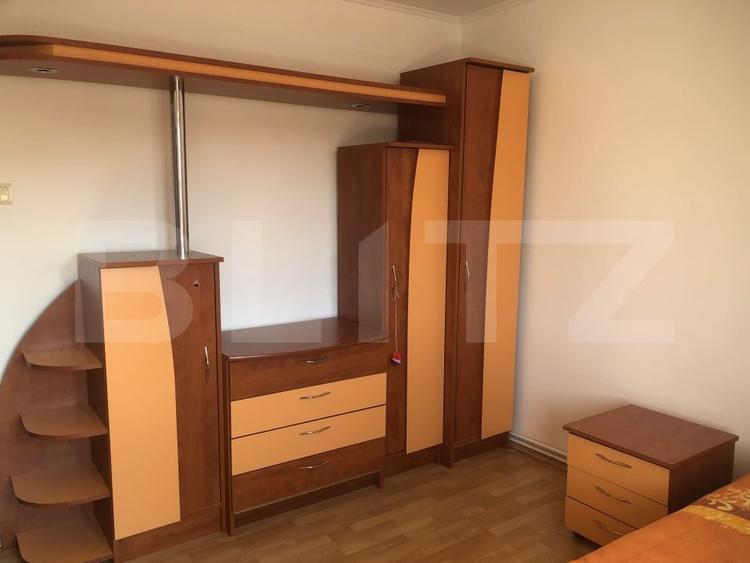 Apartament cu 3 camere decomandat, mobilat în Semicentral