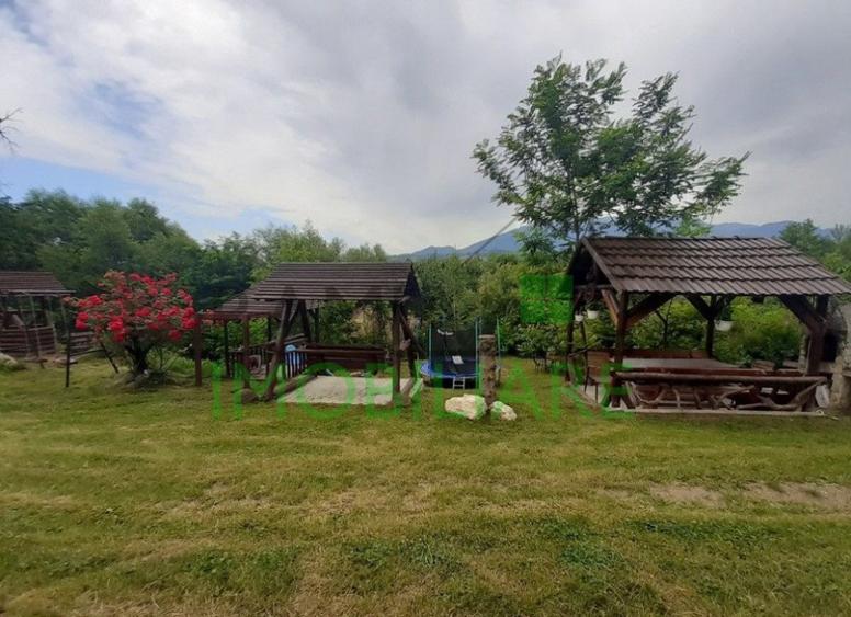 Casă cu 5 camere cu Teren 1000 Mp în Bran