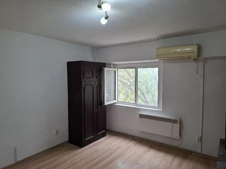 Garsonieră decomandată în Central