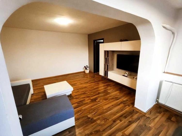 Apartament cu 2 camere decomandat în Lipovei
