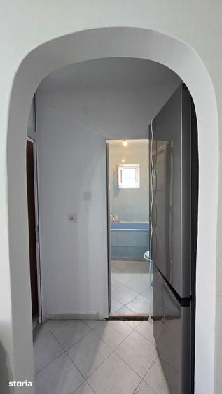 Apartament cu 3 camere decomandat în Vitrometan