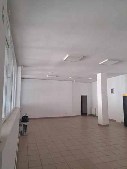 Spațiu comercial, de 100 mp, în Ceacu