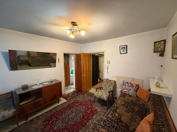 Apartament cu 2 camere semidecomandat în Berceni