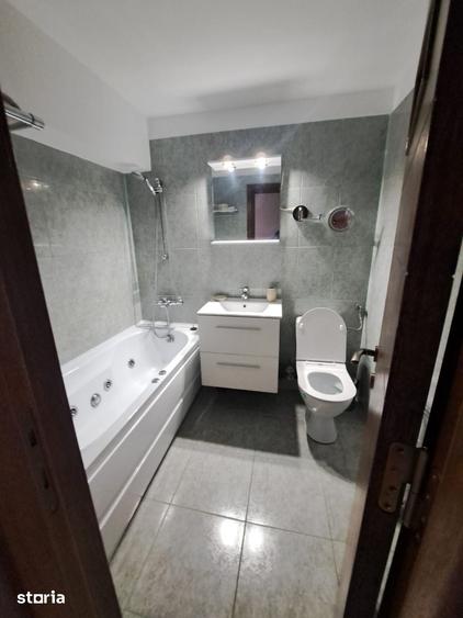 Apartament cu 3 camere în Decebal