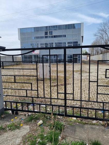 Spațiu comercial, de 1,000 mp, în Sud