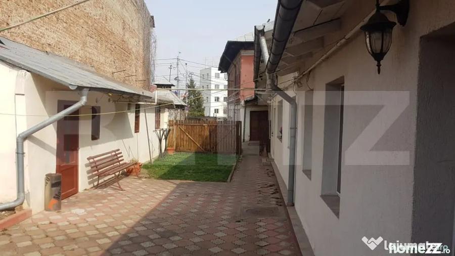 Casă cu 11 camere cu Teren 720 Mp în Ultracentral