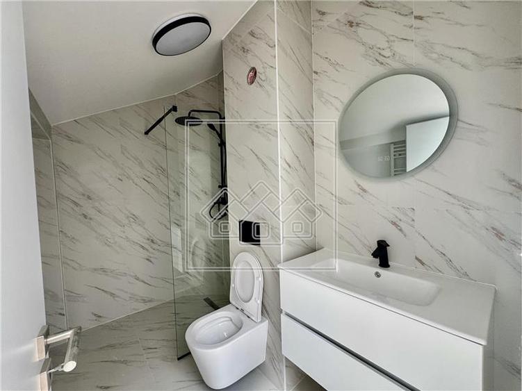 Penthouse cu 4 camere nedecomandat în Exterior Vest