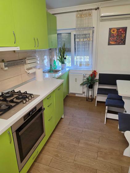 Apartament cu 3 camere semidecomandat în Rogerius