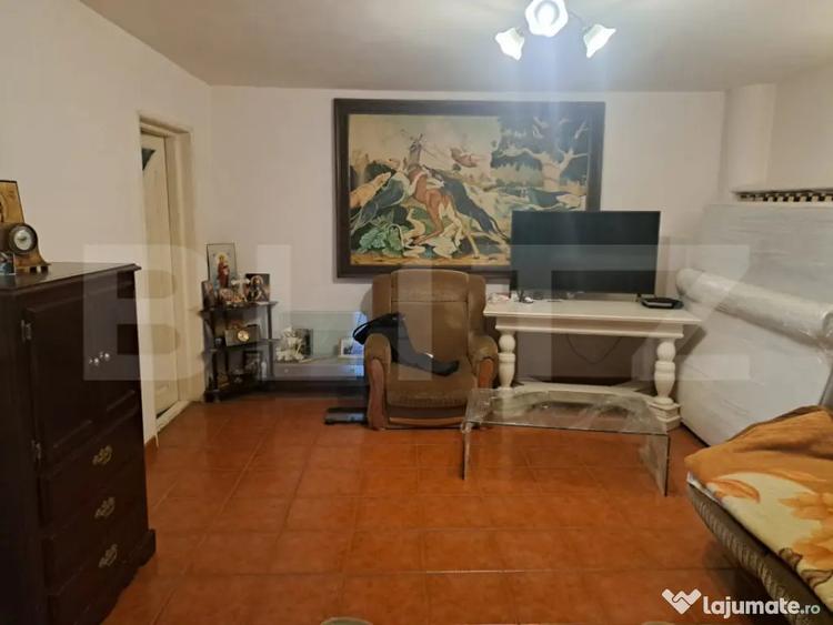 Casă cu 5 camere cu Canalizare în Central