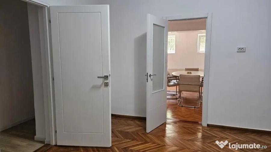 Apartament cu 4 camere decomandat în Aviatorilor