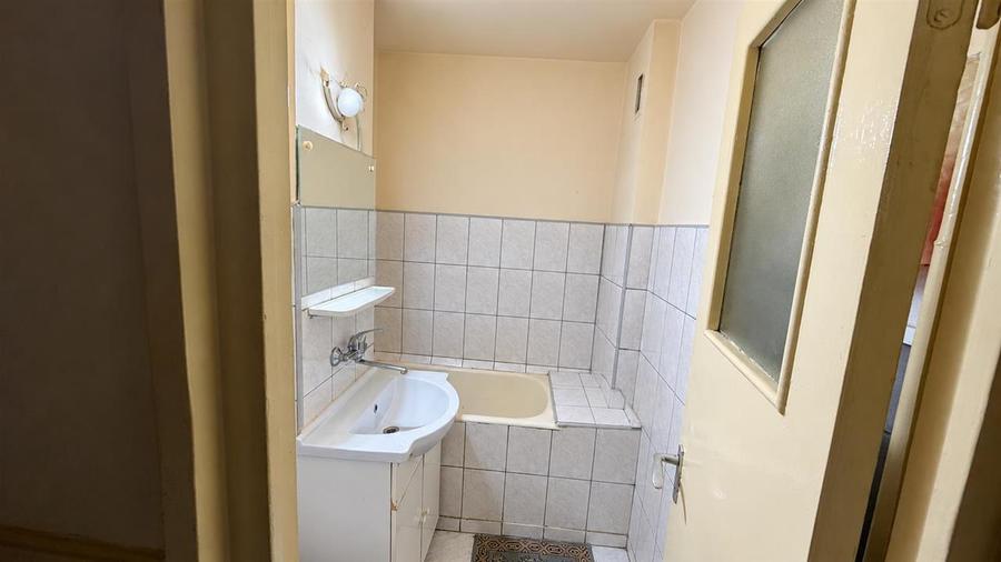 Apartament cu 3 camere decomandat în Vest