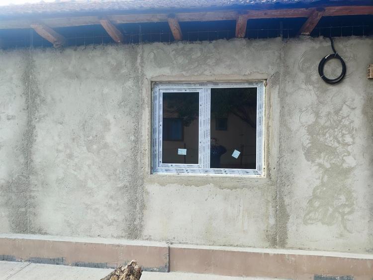Casă cu 3 camere decomandat în Central