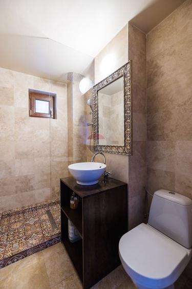 Apartament cu 5 camere decomandat în 15 Noiembrie