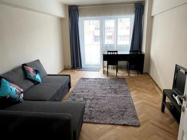 Apartament cu 3 camere decomandat în Răcădău