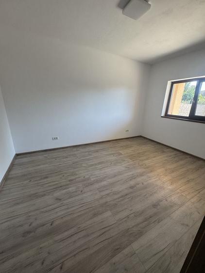 Casă cu 3 camere cu Teren 550 Mp în Giarmata